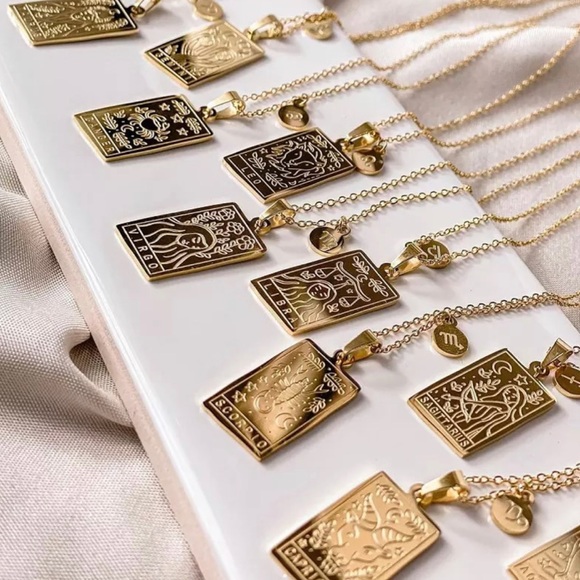 Zodiac Necklace | Gemini ♊️ - Picture 2 of 4